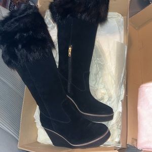 Brand new UGG W VALBERG Fur boots still in box never worn ugh cloth bag included